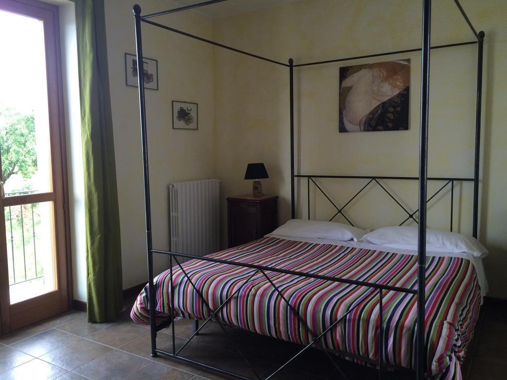 Bed and Breakfast La Terrazza Del Barbaresco à Neviglie Chambre photo