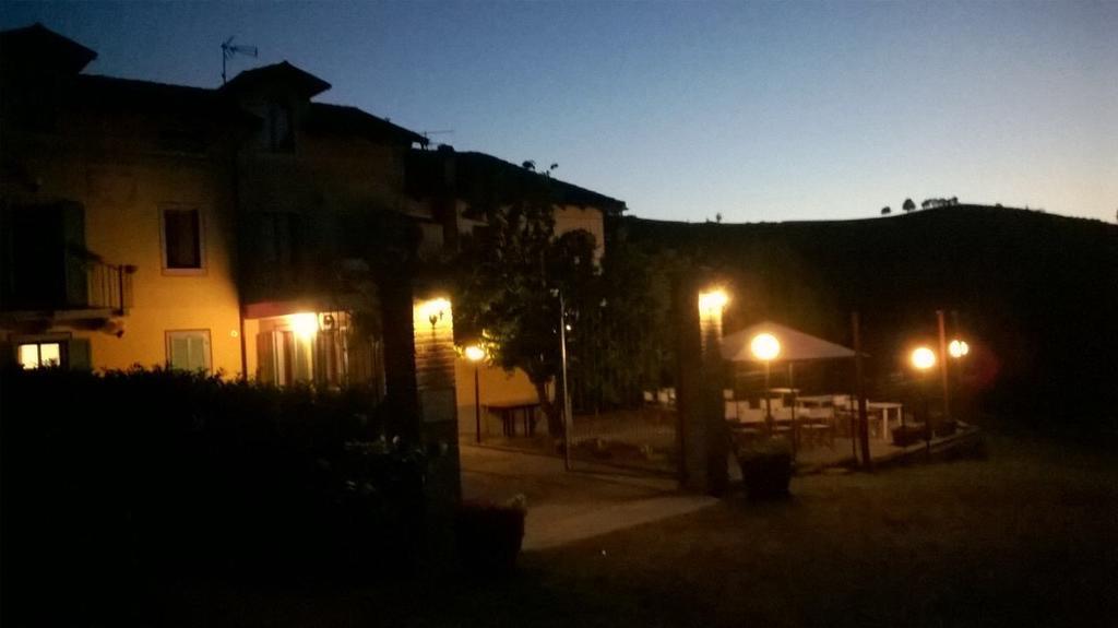 Bed and Breakfast La Terrazza Del Barbaresco à Neviglie Extérieur photo