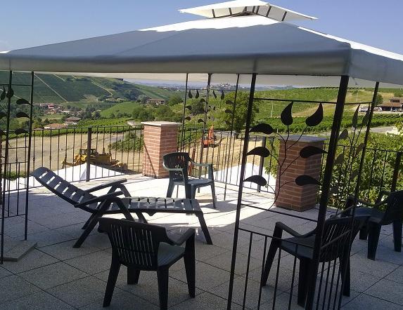 Bed and Breakfast La Terrazza Del Barbaresco à Neviglie Extérieur photo