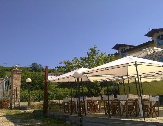 Bed and Breakfast La Terrazza Del Barbaresco à Neviglie Extérieur photo