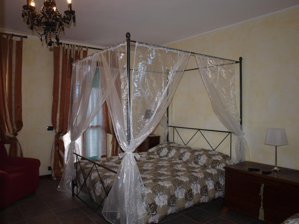Bed and Breakfast La Terrazza Del Barbaresco à Neviglie Chambre photo