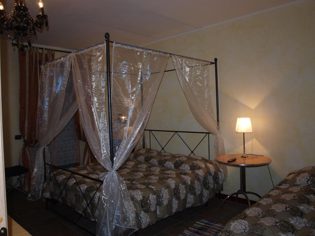 Bed and Breakfast La Terrazza Del Barbaresco à Neviglie Chambre photo