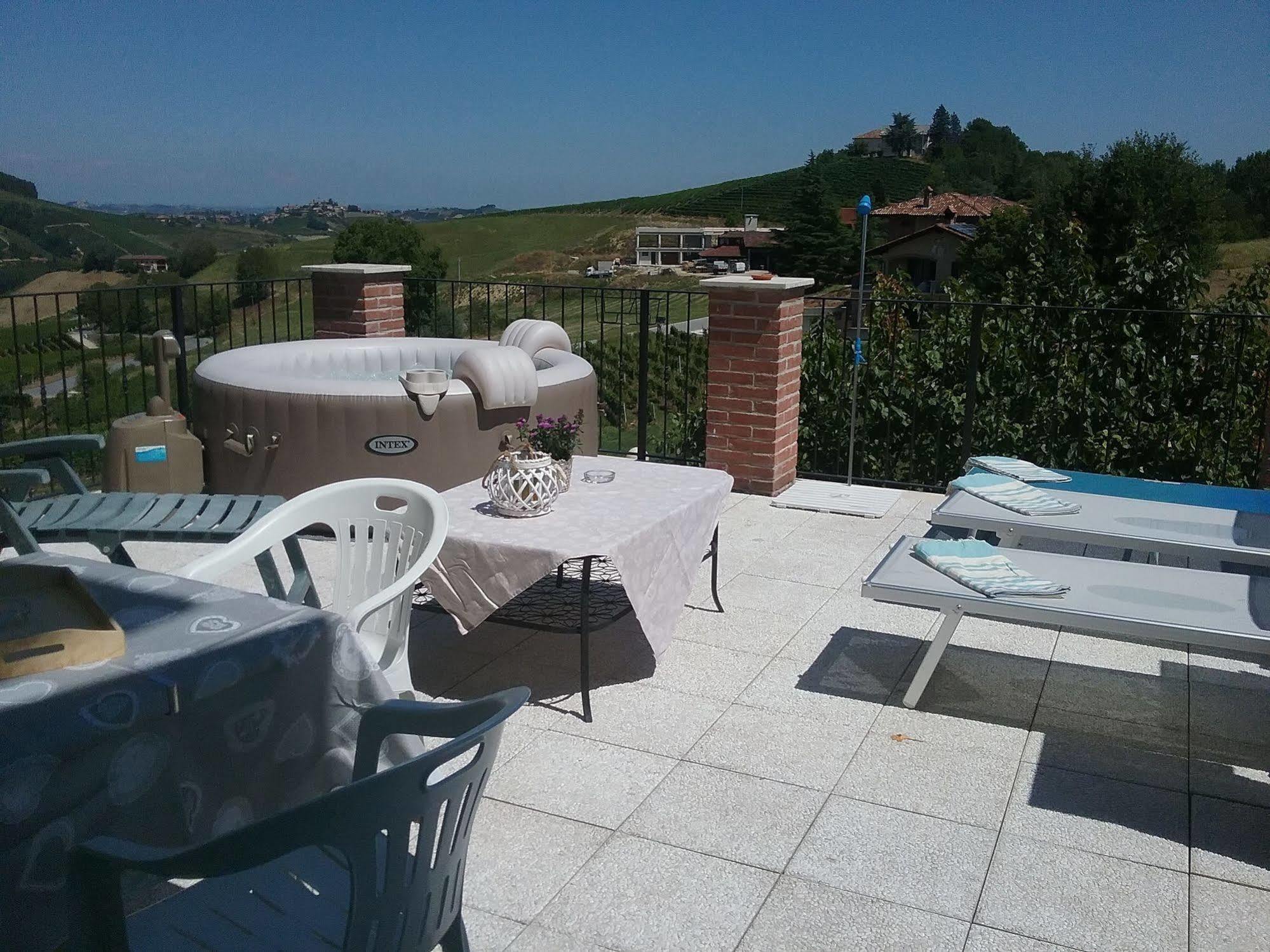 Bed and Breakfast La Terrazza Del Barbaresco à Neviglie Extérieur photo